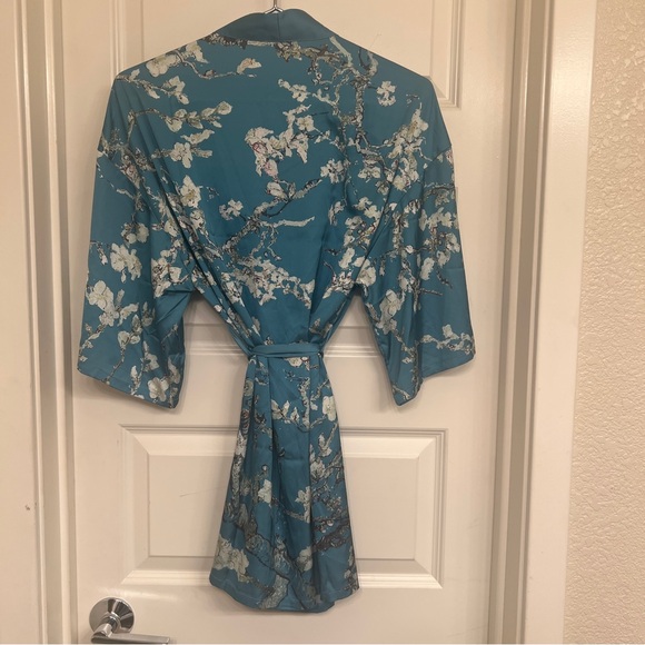The Immersive Van Gogh Exhibit Almond Blossom Robe/Kimono, NWOT - Picture 4 of 9